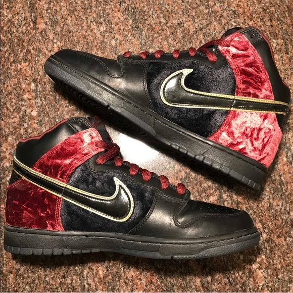 Nike Dunk High Premium SB ‘BLOODY SUNDAY’ - Picture 5 of 8